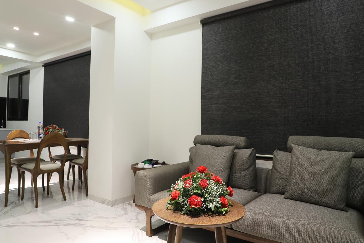 Hotel Ebony Residency à Ahmedabad Extérieur photo