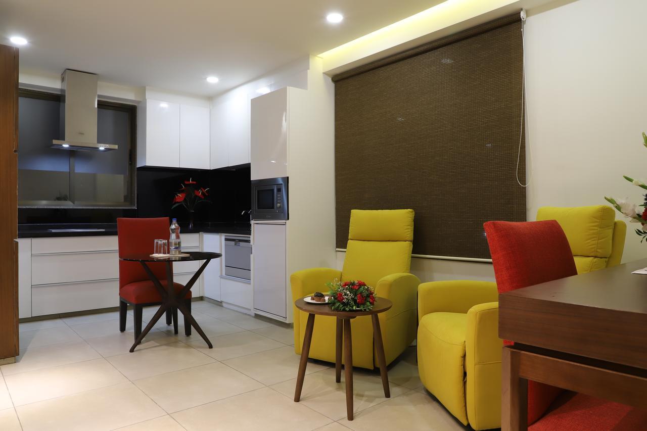 Hotel Ebony Residency à Ahmedabad Extérieur photo